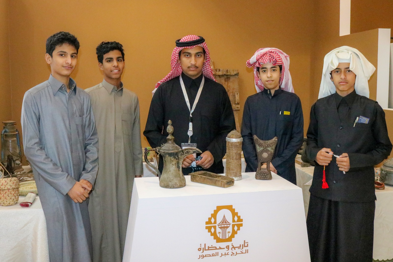 طلاب المرحلة المتوسطة في زيارة "معرض تاريخ وحضارة الخرج عبر العصور"